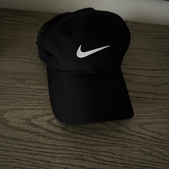 Nike Black Hat with White Logo - Picture 3 of 6